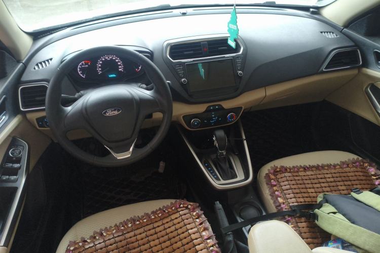Used Ford Escort 2015 1.5L Automatic Comfort Edition Center Console