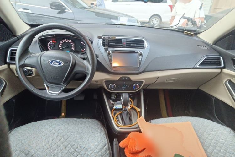 Used Ford Escort 2015 1.5L Automatic Comfort Edition Center Console