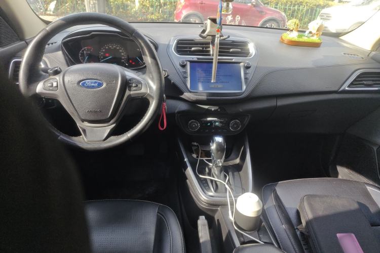 Used Ford Escort 2015 1.5L Automatic Fashion Model Center Console