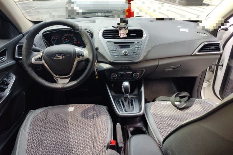 Used Ford Escort 2015 1.5L Automatic Fashion Model Center Console