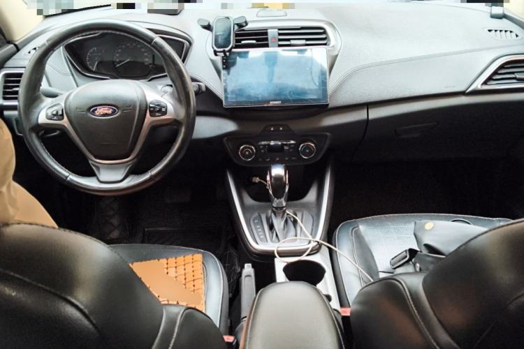 Used Ford Escort 2015 1.5L Automatic Fashion Model Center Console