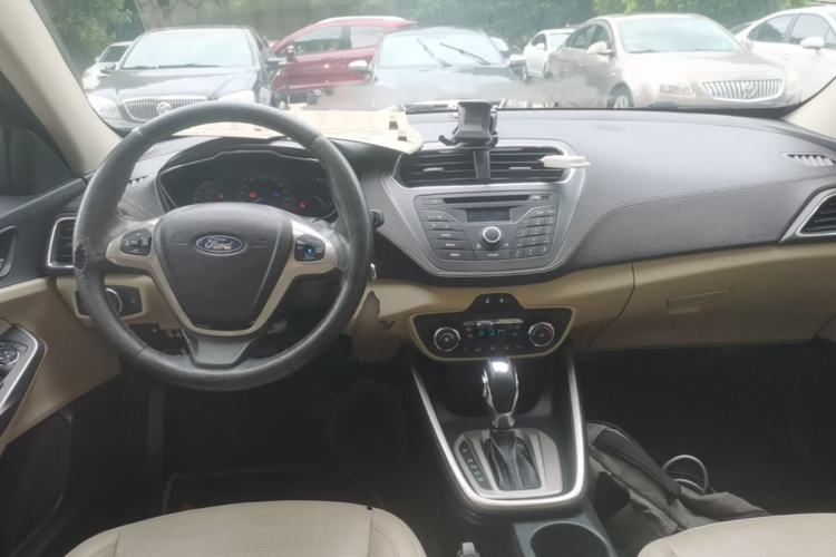 Used Ford Escort 2015 1.5L Automatic Fashion Model Center Console