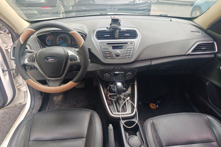 Used Ford Escort 2015 1.5L Automatic Fashion Model Center Console