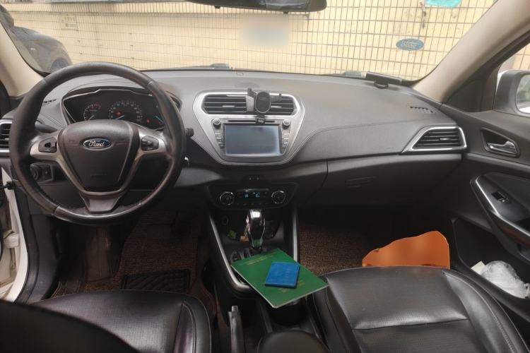 Used Ford Escort 2015 1.5L Automatic Fashion Model Center Console