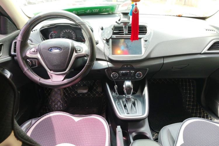 Used Ford Escort 2015 1.5L Automatic Fashion Model Center Console