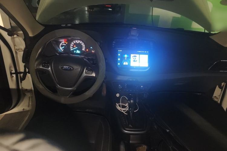Used Ford Escort 2015 1.5L Automatic Fashion Model Center Console