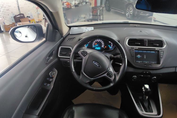 Used Ford Escort 2015 1.5L Automatic Fashion Model Center Console