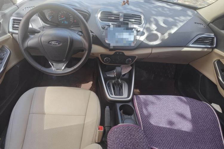Used Ford Escort 2015 1.5L Automatic Comfort Edition Center Console