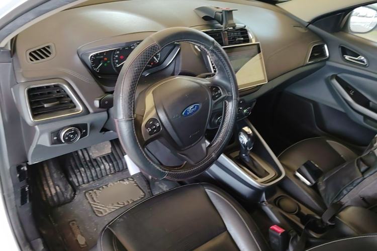 Used Ford Escort 2015 1.5L Automatic Fashion Model Center Console
