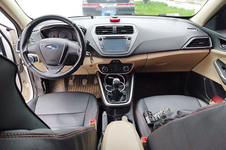 Used Ford Escort 2015 1.5L Manual Comfort Model Center Console