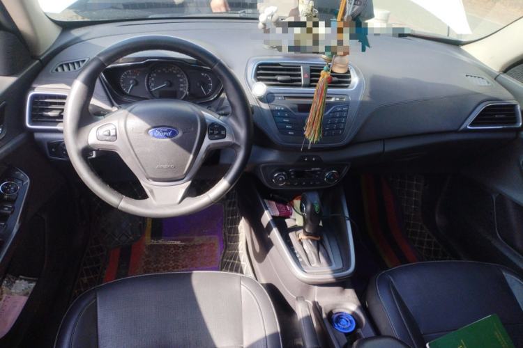 Used Ford Escort 2015 1.5L Automatic Fashion Model Center Console
