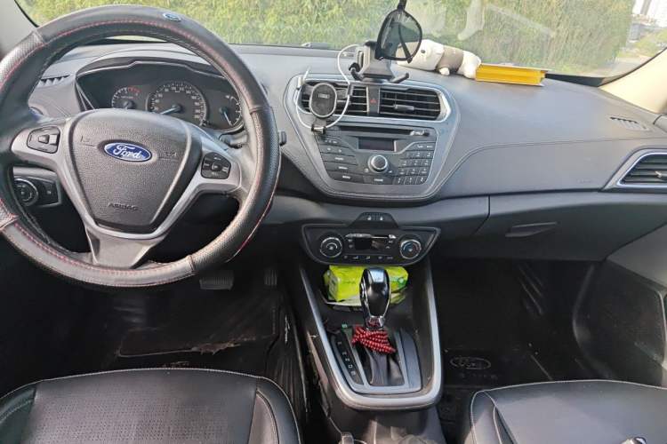 Used Ford Escort 2015 1.5L Automatic Fashion Model Center Console
