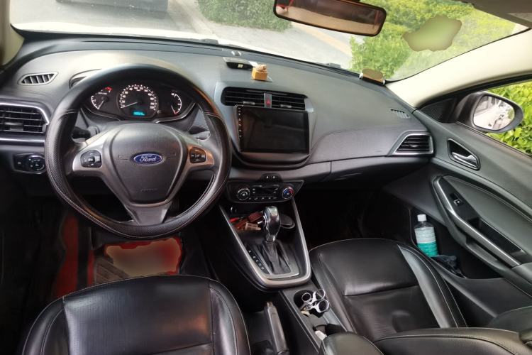 Used Ford Escort 2015 1.5L Automatic Fashion Model Center Console