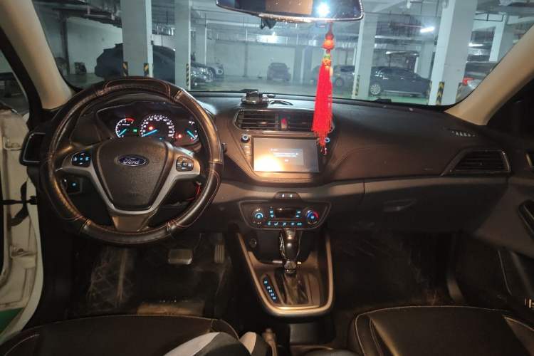 Used Ford Escort 2015 1.5L Automatic Fashion Model Center Console