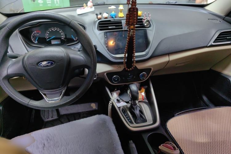 Used Ford Escort 2015 1.5L Automatic Comfort Edition Center Console
