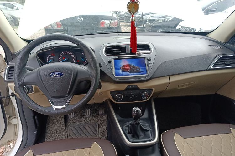 Used Ford Escort 2015 1.5L Manual Comfort Model Center Console
