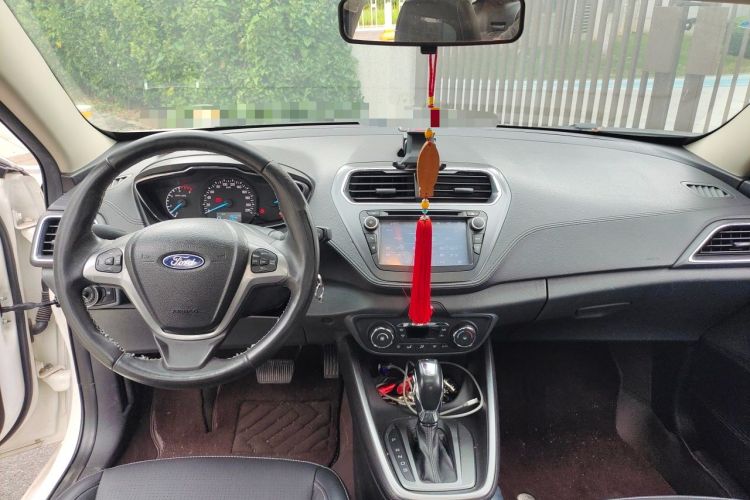 Used Ford Escort 2015 1.5L Automatic Fashion Model Center Console