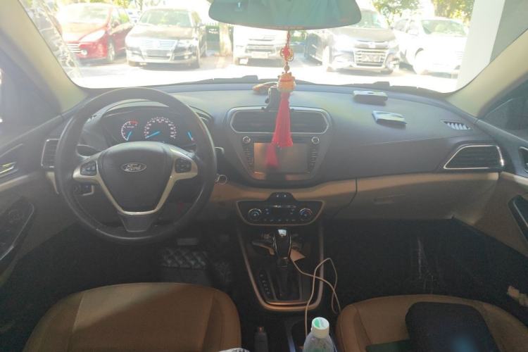 Used Ford Escort 2015 1.5L Automatic Fashion Model Center Console