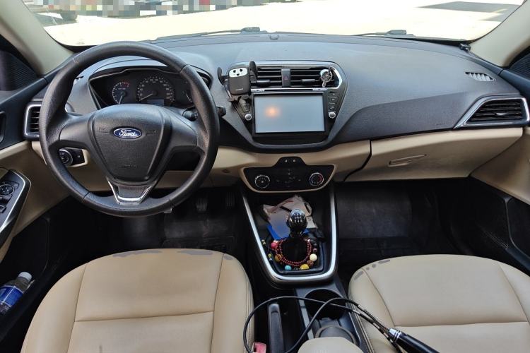 Used Ford Escort 2015 1.5L Manual Comfort Model Center Console