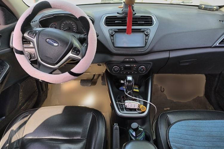 Used Ford Escort 2015 1.5L Automatic Fashion Model Center Console