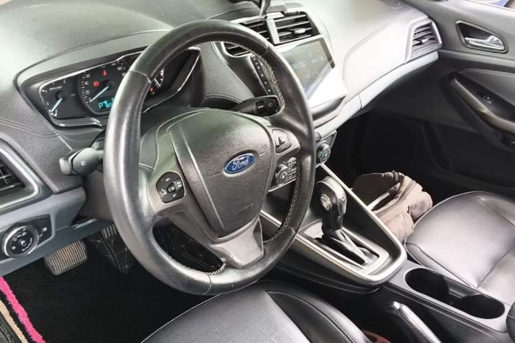 Used Ford Escort 2015 1.5L Automatic Fashion Model Center Console