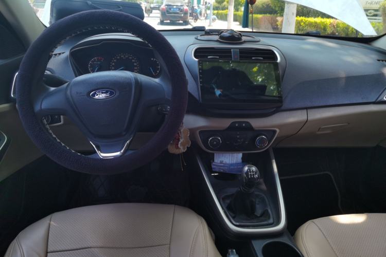 Used Ford Escort 2015 1.5L Manual Comfort Model Center Console
