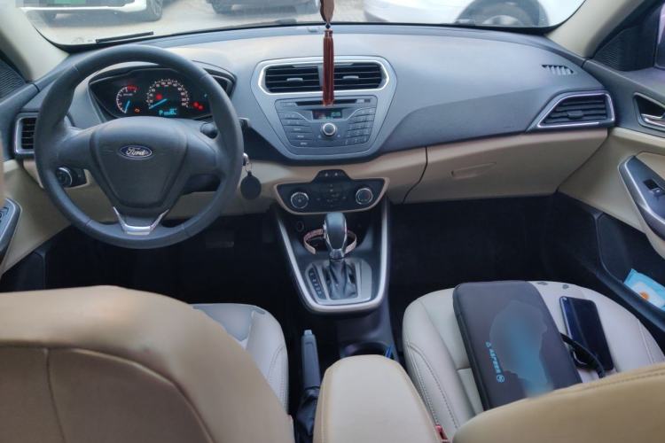 Used Ford Escort 2015 1.5L Automatic Comfort Edition Center Console