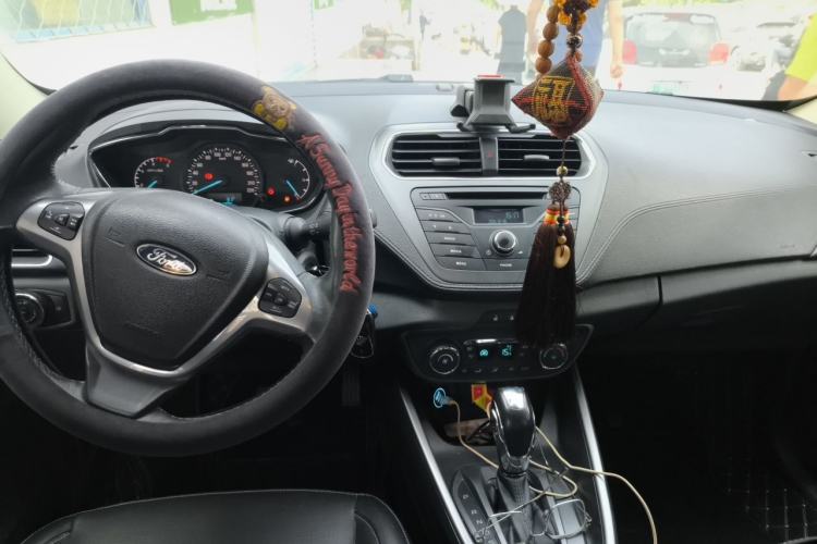 Used Ford Escort 2015 1.5L Automatic Fashion Model Center Console