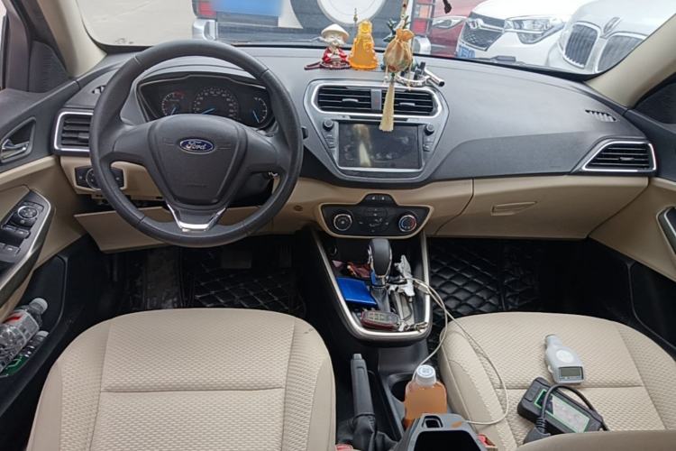 Used Ford Escort 2015 1.5L Automatic Comfort Edition Center Console