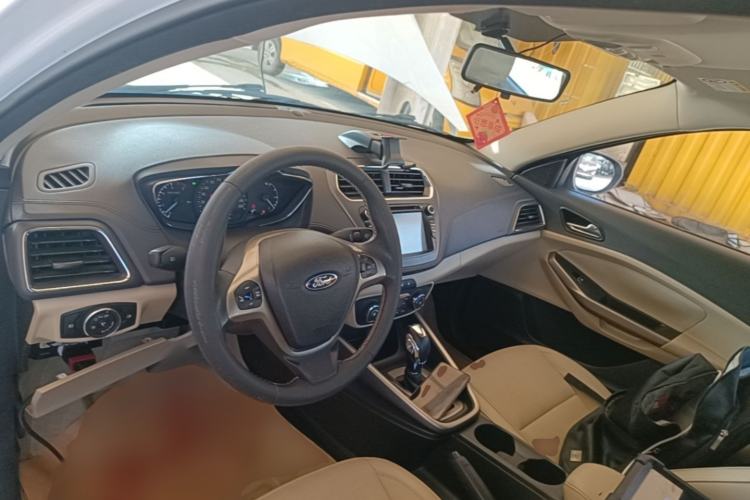 Used Ford Escort 2015 1.5L Automatic Fashion Model Center Console