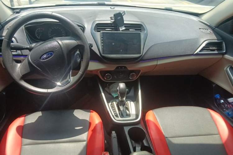 Used Ford Escort 2015 1.5L Automatic Comfort Edition Center Console