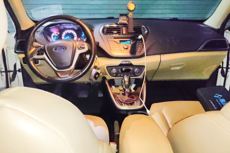 Used Ford Escort 2015 1.5L Automatic Fashion Model Center Console