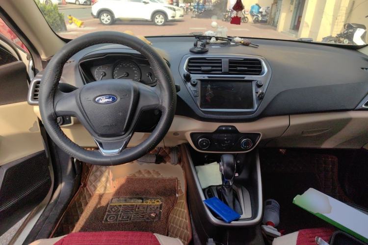 Used Ford Escort 2015 1.5L Automatic Comfort Edition Center Console