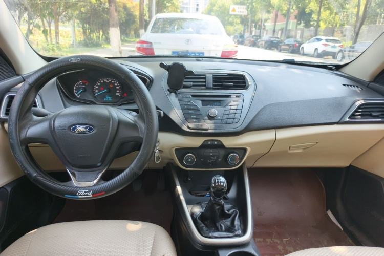 Used Ford Escort 2015 1.5L Manual Comfort Model Center Console