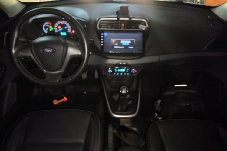 Used Ford Escort 2015 1.5L Manual Fashion Edition Center Console