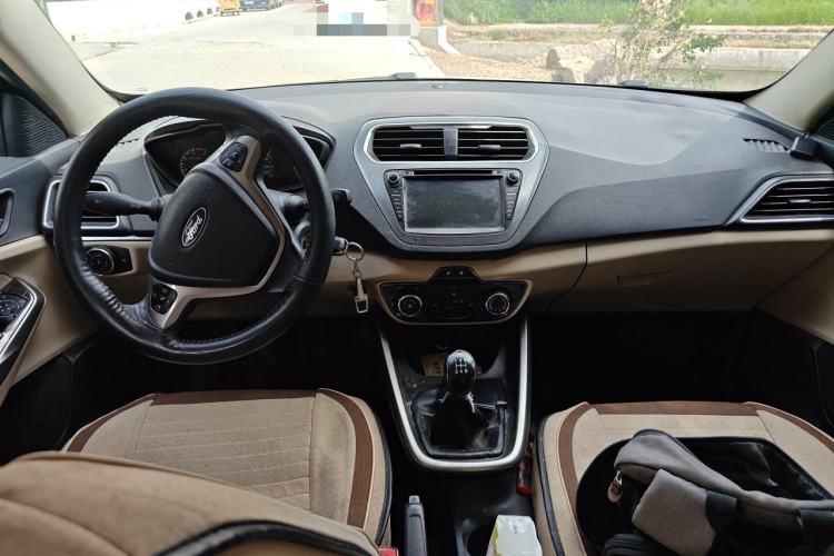 Used Ford Escort 2015 1.5L Manual Comfort Model Center Console