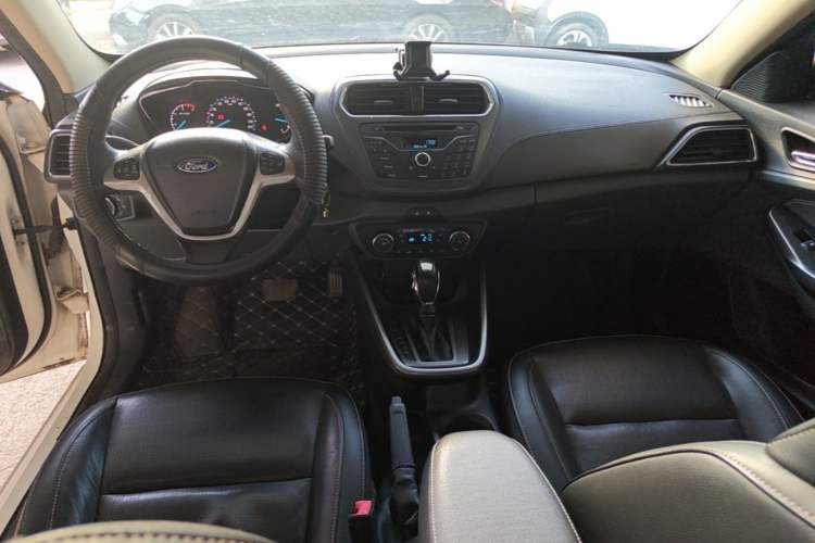 Used Ford Escort 2015 1.5L Automatic Fashion Model Center Console