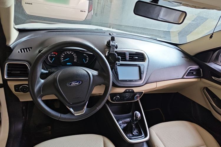 Used Ford Escort 2015 1.5L Manual Comfort Model Center Console