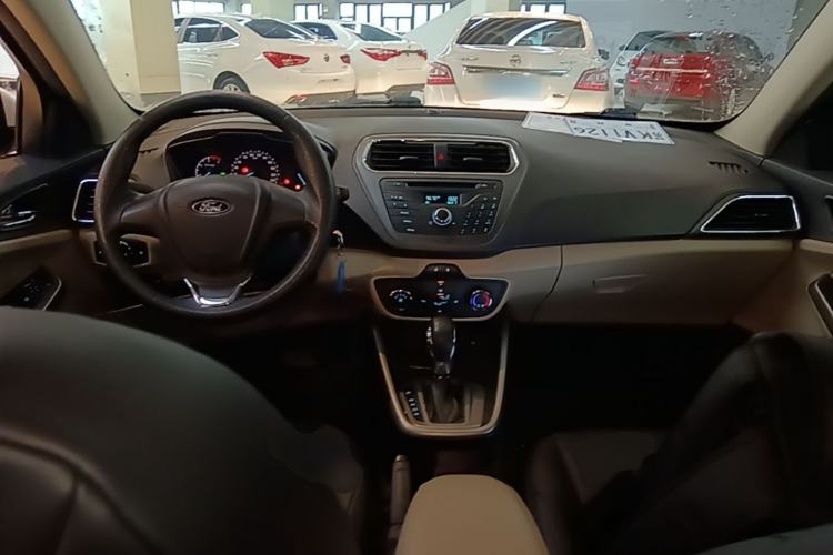 Used Ford Escort 2015 1.5L Automatic Comfort Edition Center Console