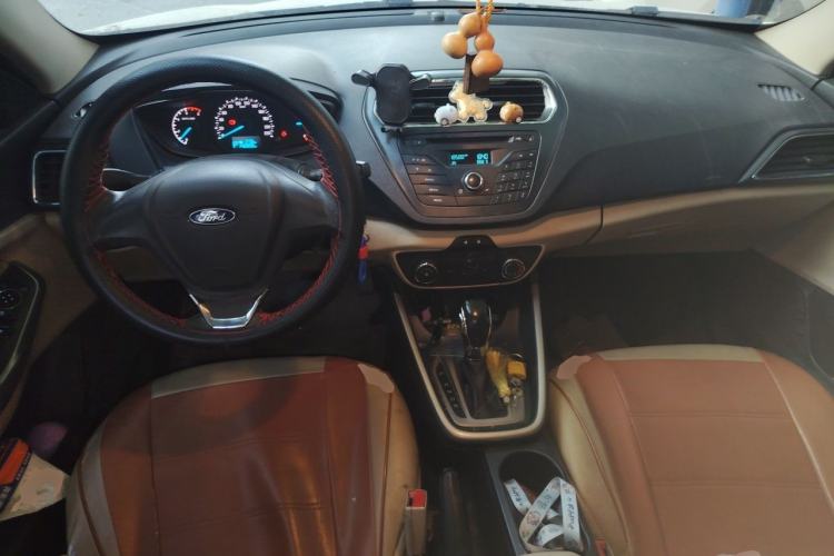 Used Ford Escort 2015 1.5L Automatic Comfort Edition Center Console