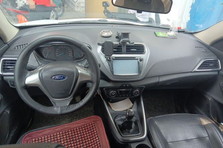 Used Ford Escort 2015 1.5L Manual Fashion Edition Center Console