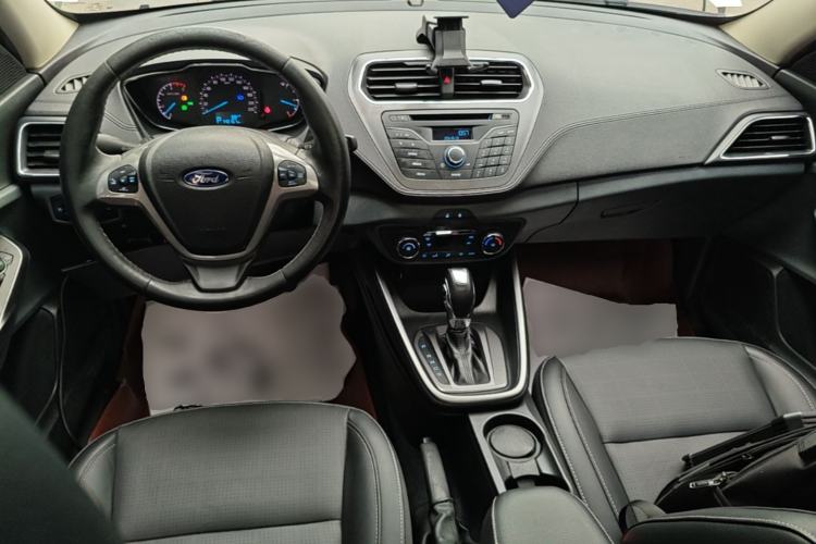 Used Ford Escort 2015 1.5L Automatic Fashion Model Center Console