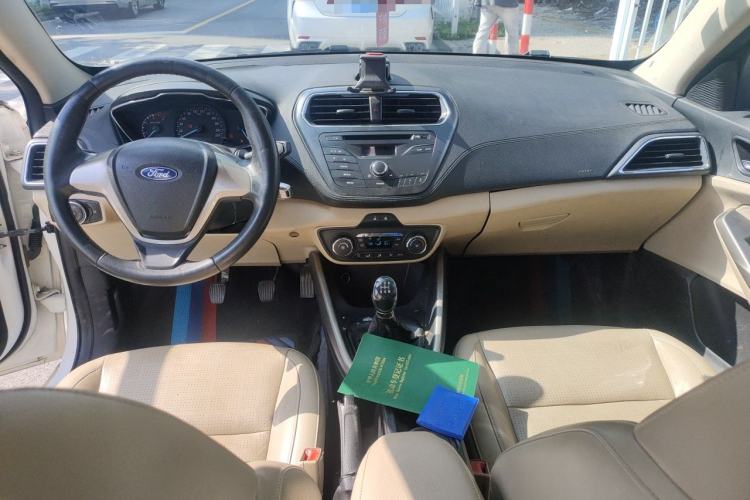 Used Ford Escort 2015 1.5L Manual Fashion Edition Center Console