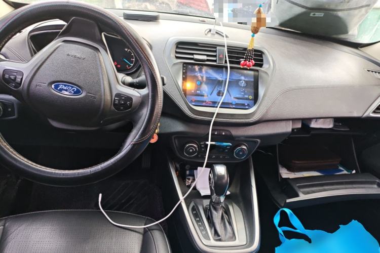 Used Ford Escort 2015 1.5L Automatic Fashion Model Center Console