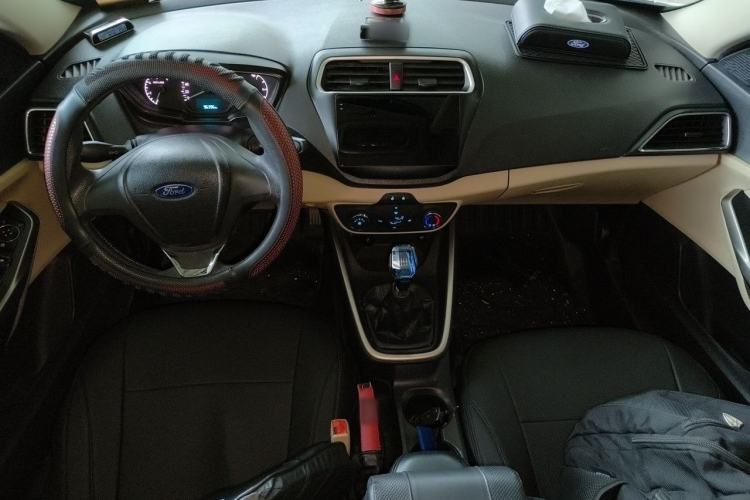 Used Ford Escort 2015 1.5L Manual Comfort Model Center Console