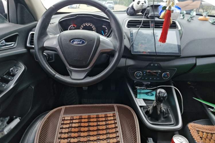 Used Ford Escort 2015 1.5L Manual Fashion Edition Center Console