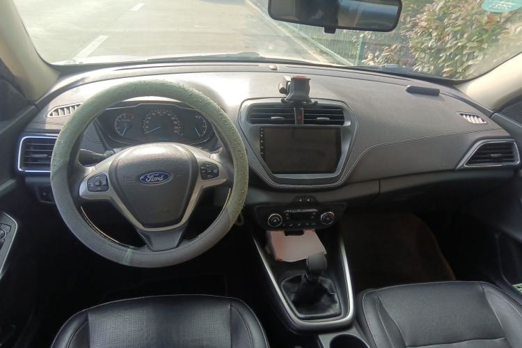Used Ford Escort 2015 1.5L Manual Fashion Edition Center Console