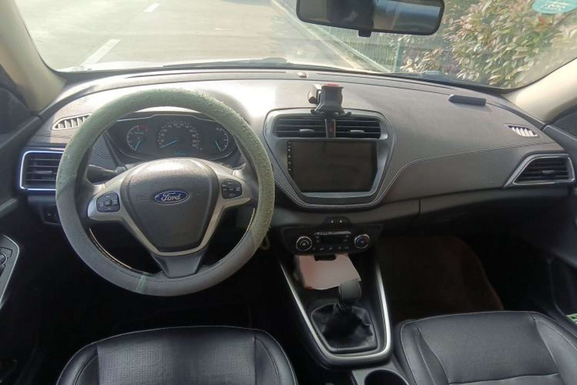 Used Ford Escort 2015 1.5L Manual Fashion Edition Center Console