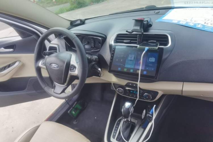 Used Ford Escort 2015 1.5L Automatic Fashion Model Center Console