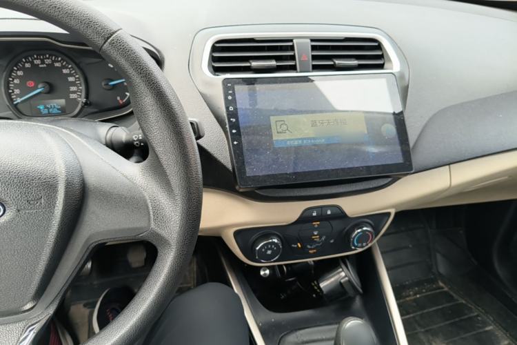 Used Ford Escort 2015 1.5L Manual Comfort Model Center Console